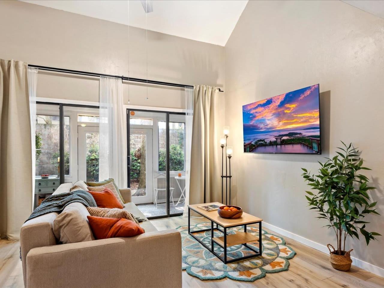 Artist'S Tower Townhome Just Renovated W Loft Gainesville Exterior foto