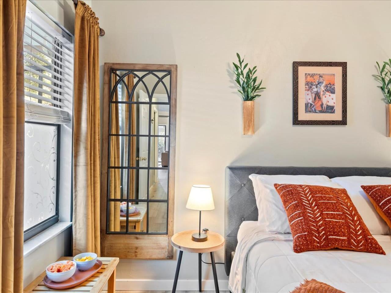 Artist'S Tower Townhome Just Renovated W Loft Gainesville Exterior foto