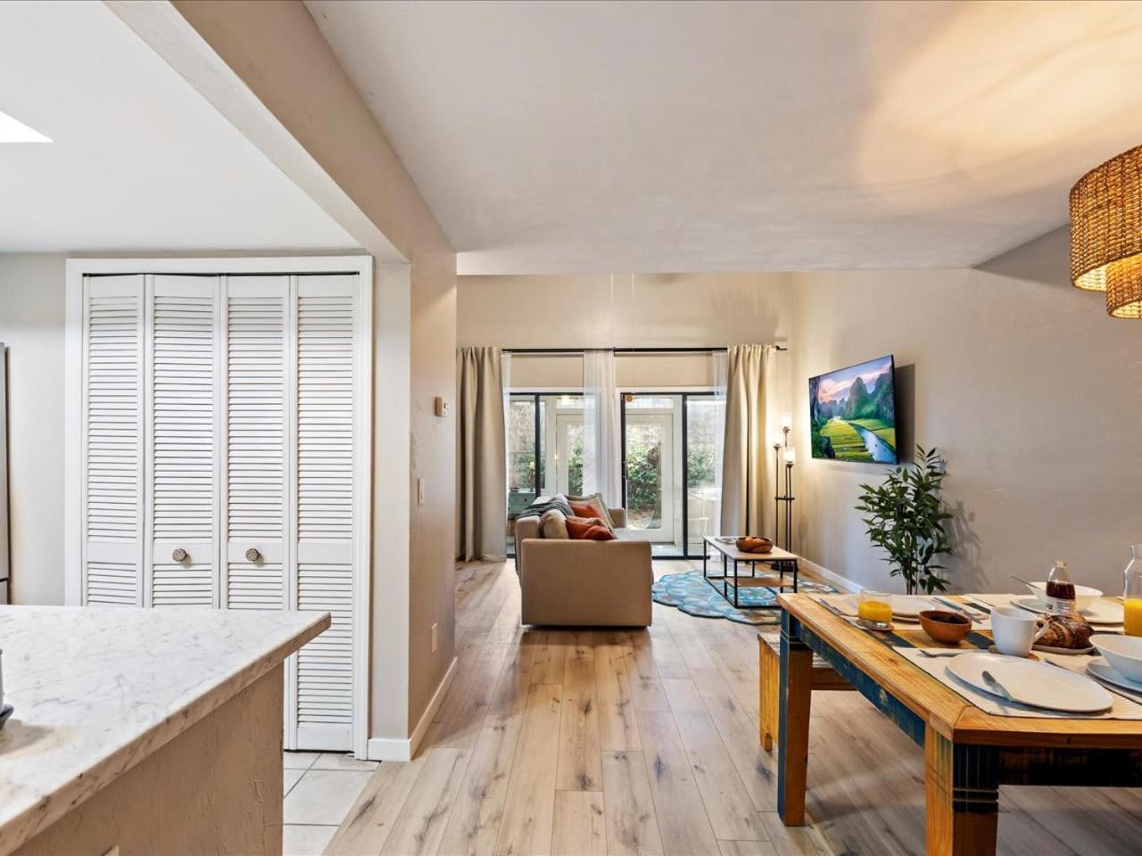 Artist'S Tower Townhome Just Renovated W Loft Gainesville Exterior foto