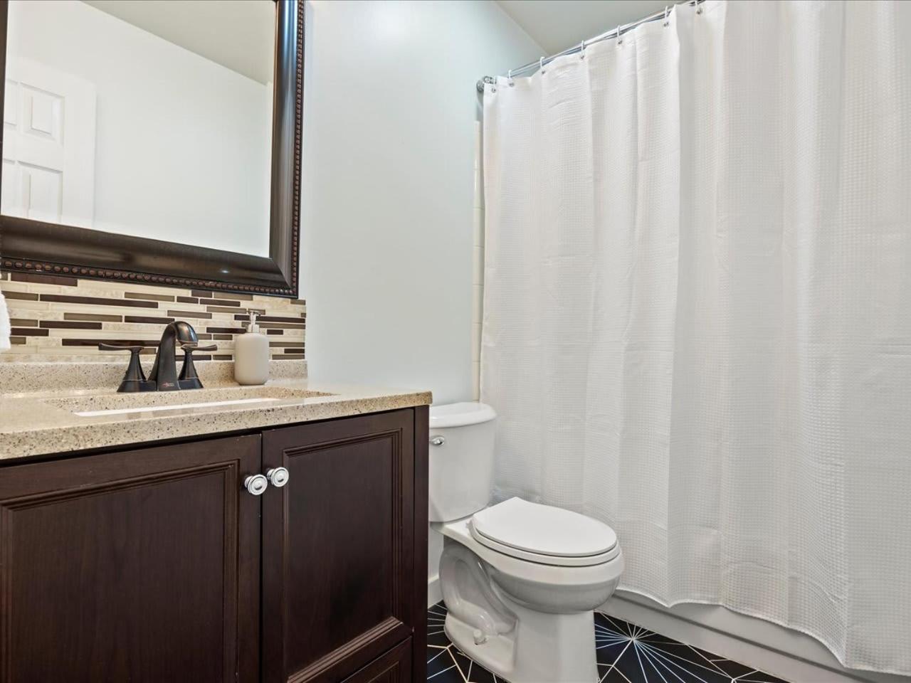 Artist'S Tower Townhome Just Renovated W Loft Gainesville Exterior foto