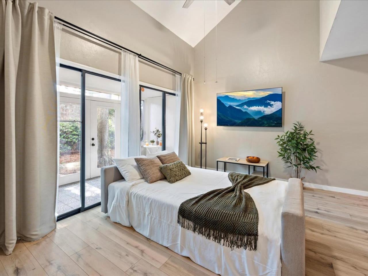 Artist'S Tower Townhome Just Renovated W Loft Gainesville Exterior foto