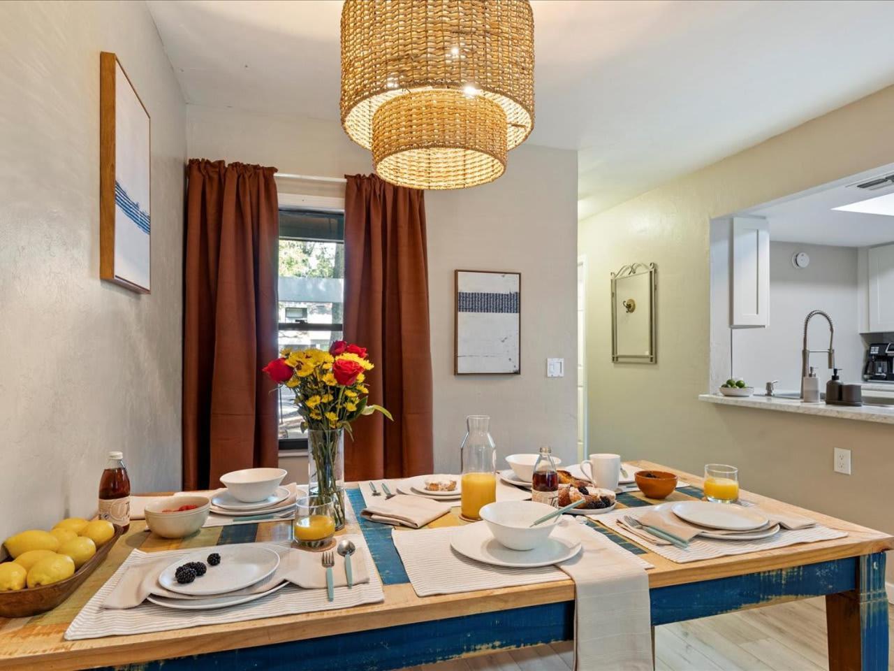Artist'S Tower Townhome Just Renovated W Loft Gainesville Exterior foto